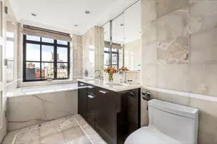 985 Park Ave, New York City, NY 10028 - Photo 10