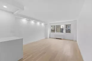 321 E 48th St, New York City, NY 10017 - Photo 4