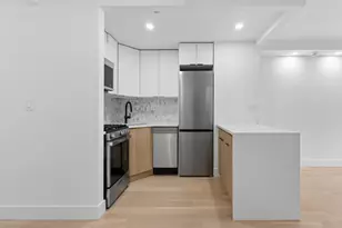 321 E 48th St, New York, NY 10017 - Photo 4