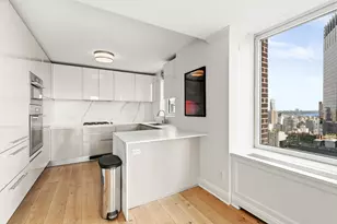 322 W 57th St, New York City, NY 10019 - Photo 4