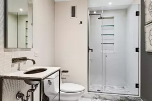 322 W 57th St, New York City, NY 10019 - Photo 10