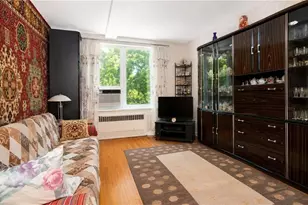 701 Gerald Ct, New York City, NY 11235 - Photo 2