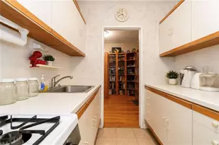 701 Gerald Ct, New York City, NY 11235 - Photo 8