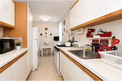701 Gerald Court #2E, New York City, NY 11235 - Photo 6