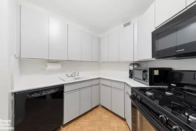 200 E 61st Street #10D, New York City, NY 10065 - Photo 6