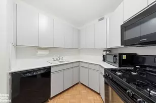 200 E 61st St, New York City, NY 10065 - Photo 6