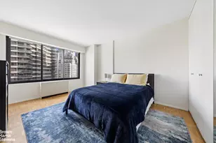 200 E 61st St, New York City, NY 10065 - Photo 4