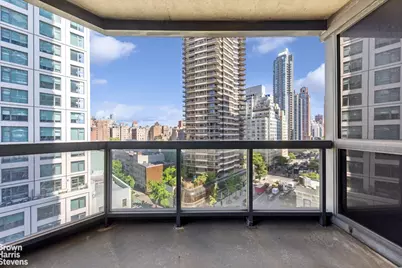 200 E 61st Street #10D, New York City, NY 10065 - Photo 2