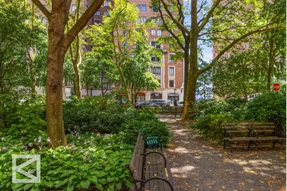 320 E 42nd Street #2403, New York City, NY 10017 - Photo 10