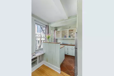 325 W 45th Street #519, New York City, NY 10036 - Photo 2