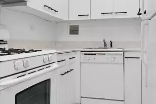 330 E 38th St, New York City, NY 10016 - Photo 4