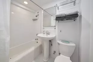 305 E 72nd St, New York City, NY 10021 - Photo 8