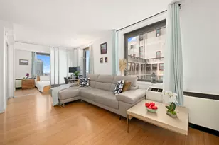 100 W 39th St, New York City, NY 10018 - Photo 2