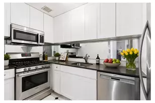 216 E 47th St, New York City, NY 10017 - Photo 4