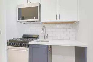 353 W 44th St, New York City, NY 10036 - Photo 4