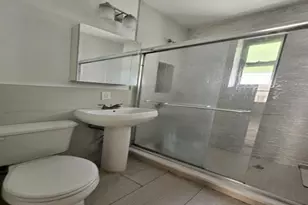 21-28 35th St, New York City, NY 11105 - Photo 6