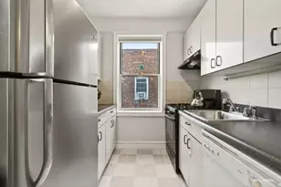 570 Ocean Pkwy, New York City, NY 11218 - Photo 8