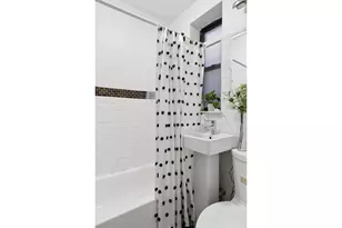 521 E 83rd St, New York City, NY 10028 - Photo 4