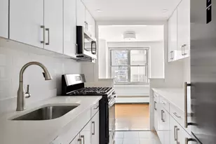 303 W 66th St, New York City, NY 10023 - Photo 4