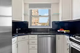 360 E 72nd St, New York City, NY 10021 - Photo 4