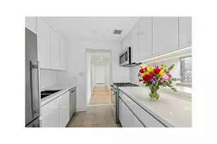 40 E 61st St, New York, NY 10065 - Photo 2