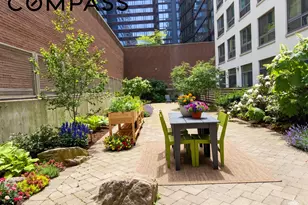 535 W 52nd St, New York City, NY 10019 - Photo 10