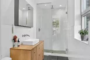 128 Newton St, New York City, NY 11222 - Photo 8