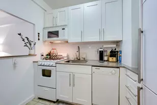 333 E 46th St, New York, NY 10017 - Photo 4