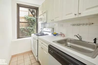 210 E 73rd Street #1E, New York, NY 10021 - Photo 4