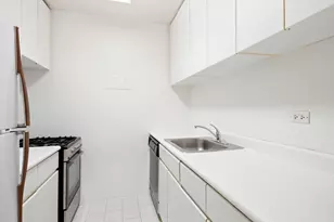 235 E 40th St, New York City, NY 10016 - Photo 8