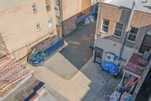 31-30 14th St, New York City, NY 11106 - Photo 12