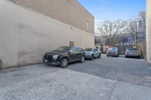31-30 14th St, New York City, NY 11106 - Photo 10