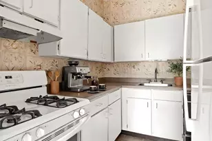 425 West End Ave, New York City, NY 10024 - Photo 2