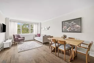 360 W 22nd St, New York City, NY 10011 - Photo 2