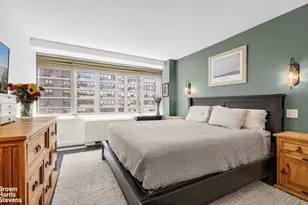 315 W 70th St, New York City, NY 10023 - Photo 6
