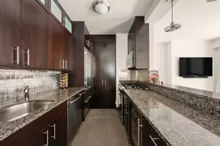 200 E 69th St, New York City, NY 10021 - Photo 4