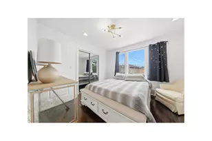 916 Clarence Ave, New York City, NY 10465 - Photo 14