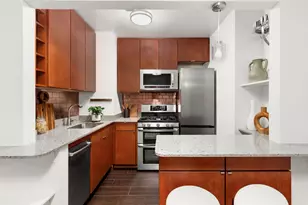 301 E 48th St, New York City, NY 10017 - Photo 2