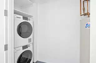 21-19 46th Ave, New York City, NY 11101 - Photo 10