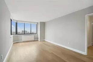 345 E 94th St, New York City, NY 10128 - Photo 2
