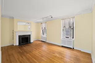 135 W 58th St, New York City, NY 10019 - Photo 2