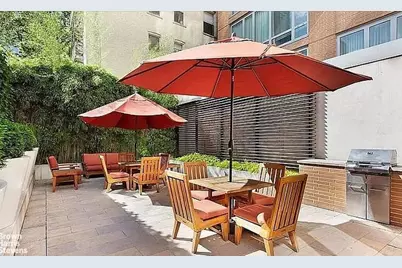 250 E 53rd Street #2702, New York City, NY 10022 - Photo 14