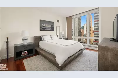 250 E 53rd Street #2702, New York City, NY 10022 - Photo 16