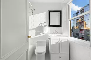 160 Central Park S, New York City, NY 10019 - Photo 10