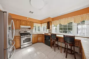 11-42 Bay 25th St, New York City, NY 11691 - Photo 4
