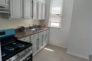 23-62 37th St, New York City, NY 11105 - Photo 2