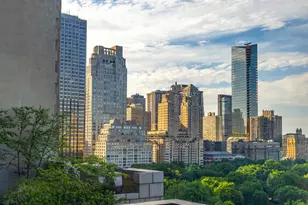 160 Central Park S, New York City, NY 10019 - Photo 10
