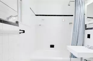 48-10 43rd St, New York City, NY 11377 - Photo 4