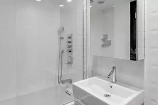 516 W 47th St, New York City, NY 10036 - Photo 4