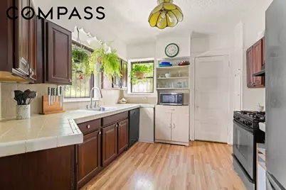 29 Chester Court, New York City, NY 11225 - Photo 4